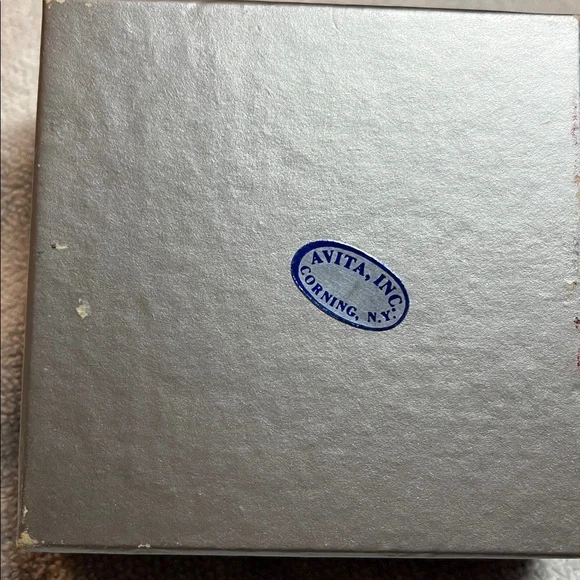 Opelle Corningware Black and White Giftware carved China pendant - Picture 4 of 4